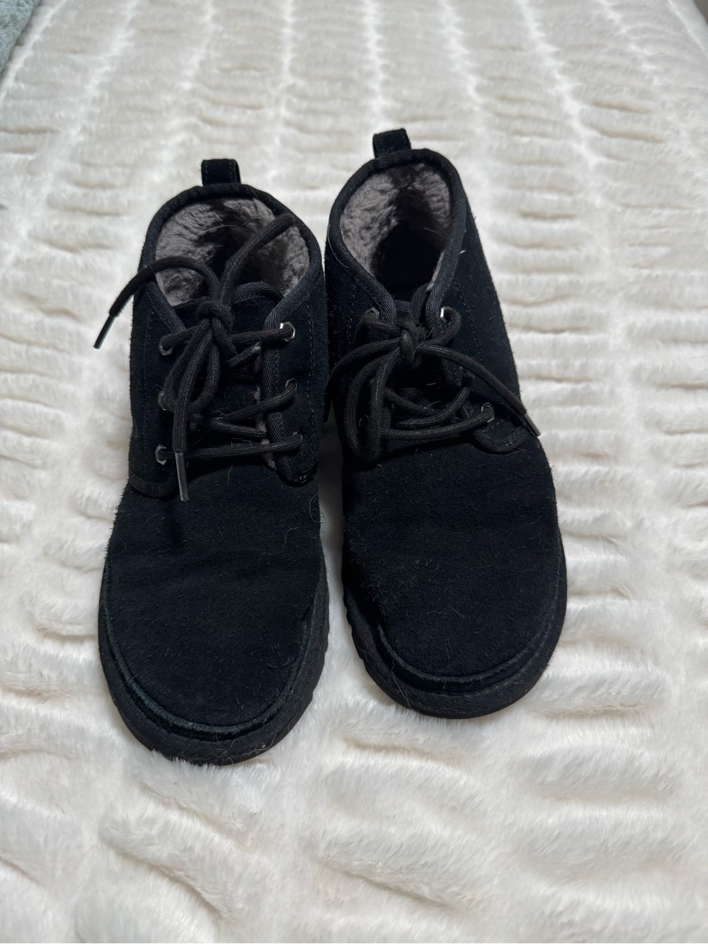 Woman’s Black Lace-Up Cozy Uggs